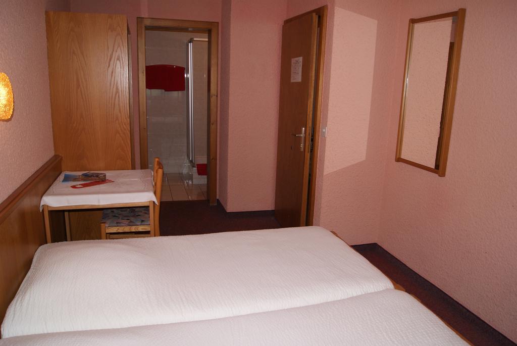 Hotel Restaurant Du Cret 부르세인트피에르 외부 사진