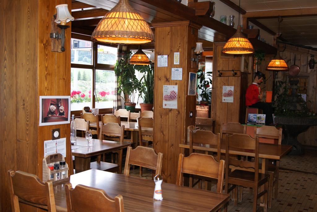 Hotel Restaurant Du Cret 부르세인트피에르 외부 사진