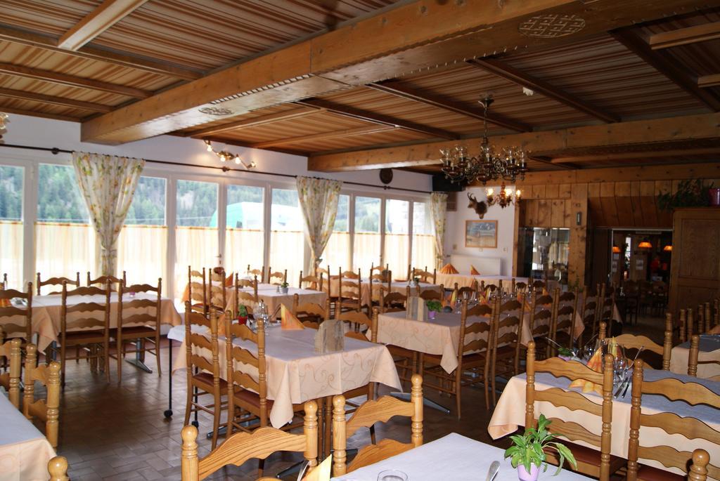 Hotel Restaurant Du Cret 부르세인트피에르 외부 사진