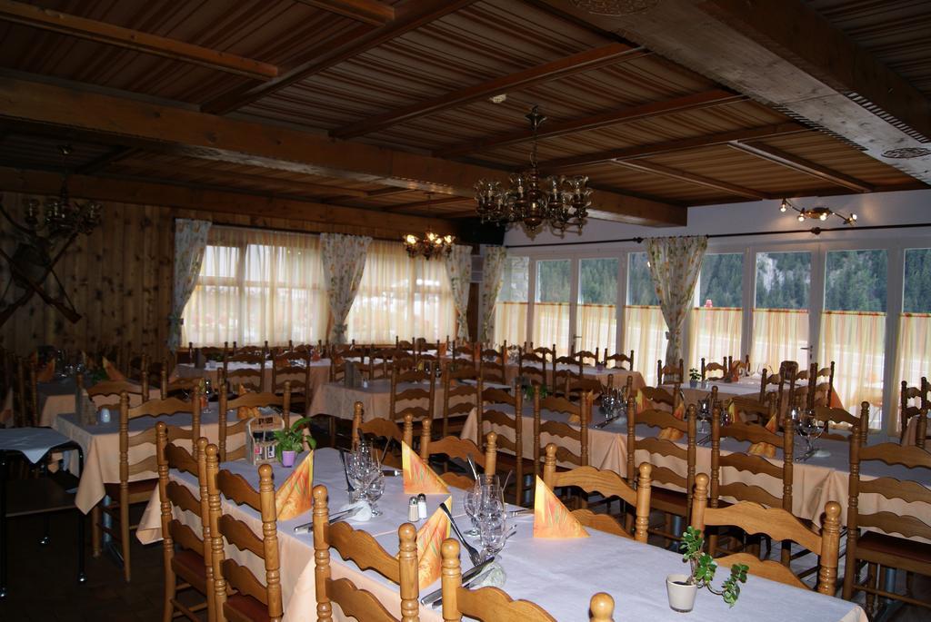 Hotel Restaurant Du Cret 부르세인트피에르 외부 사진