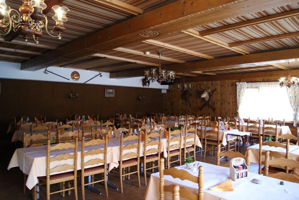 Hotel Restaurant Du Cret 부르세인트피에르 외부 사진