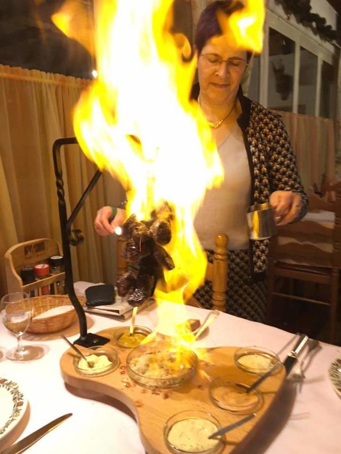 Hotel Restaurant Du Cret 부르세인트피에르 외부 사진
